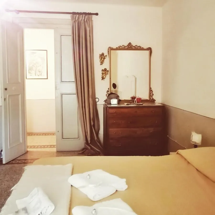 Bed And Breakfast Evelina Lucca Bed & Breakfast